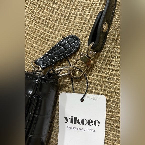 Yikoee Black Purse, Crocodile Design, Outside Zip Pocket, Inside Pocket - Picture 7 of 7